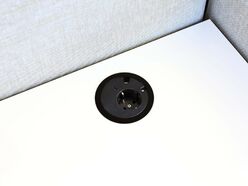 Obturateur avec prise de courant, USB et guide-câbles