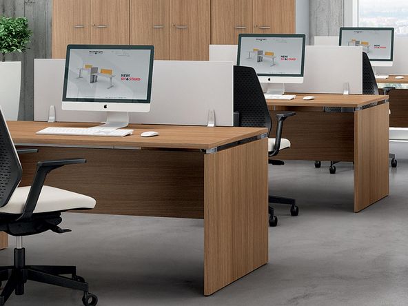 Panneau frontal mélaminé pour bureaux individuels Etner