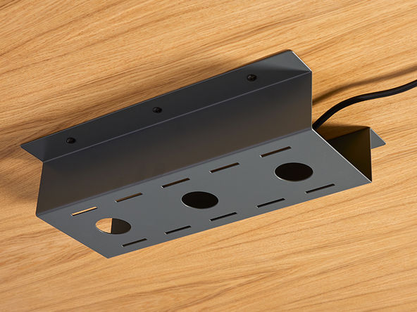 Goulotte passe-câbles pour tables Plania 