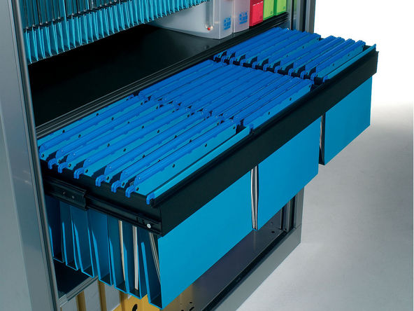 Châssis télescopique pour armoire à rideaux