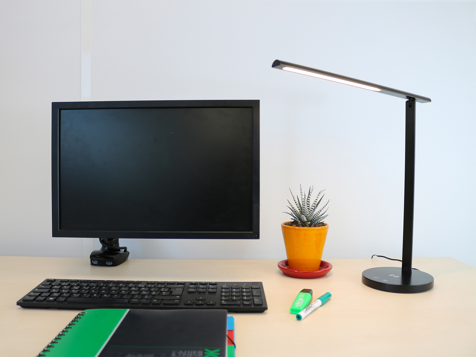 Lampe de bureau LED moderne DELTA Illuminando réglable