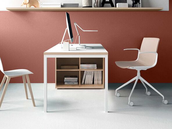 Bureau individuel Agile sur rangement