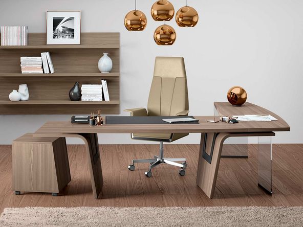 Bureau de direction Larus pieds vers l'extérieur