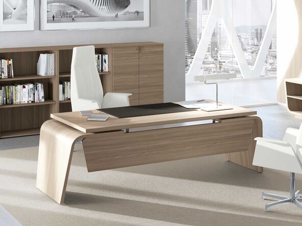 Bureau de direction Larus pieds vers l'intérieur