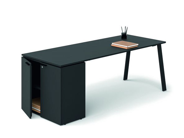 Bureau individuel Gradia Plus sur armoire