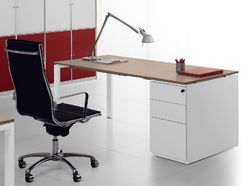 Scrivania Mini-Office 4 RENATUS – eurokraft pro: basamento quadrato a 4  gambe