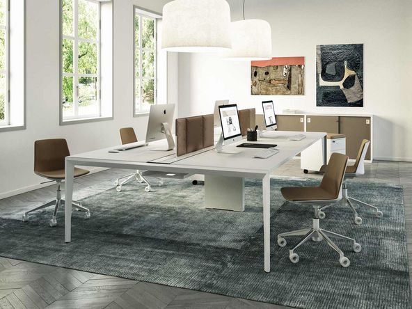 Bureau bench 4 personnes Oméga avec électrification