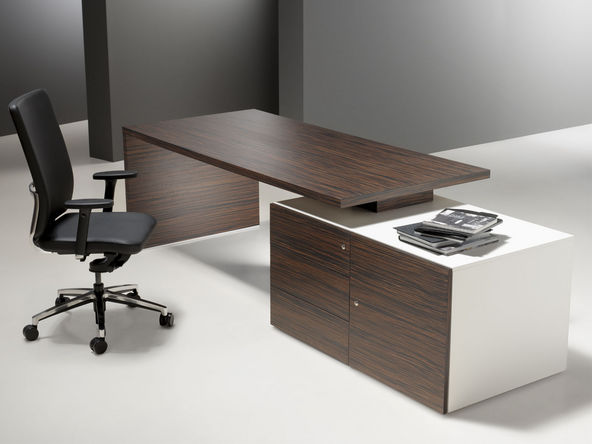 Bureau de direction Cubo sur caisson