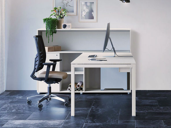 Bureau Pop Easy sur armoire H114
