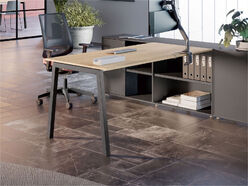 Bureau individuel Pop Ace sur armoire