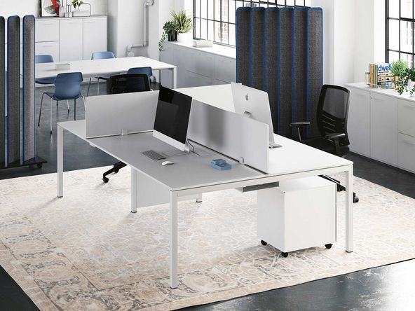 Bureau bench 3 personnes Pop Easy avec cloisons en mélaminé