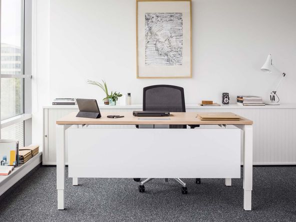 Bureau individuel Guntag avec réglage manuel de la hauteur 
