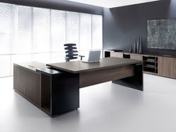 Bureau de direction Mito sur crédence
