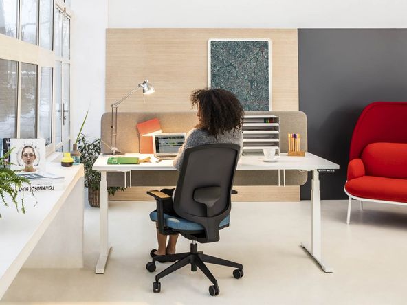 Bureau individuel Drive avec réglage en hauteur électrique