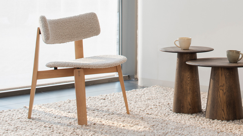 Chaises et tabourets en bois massif Nora