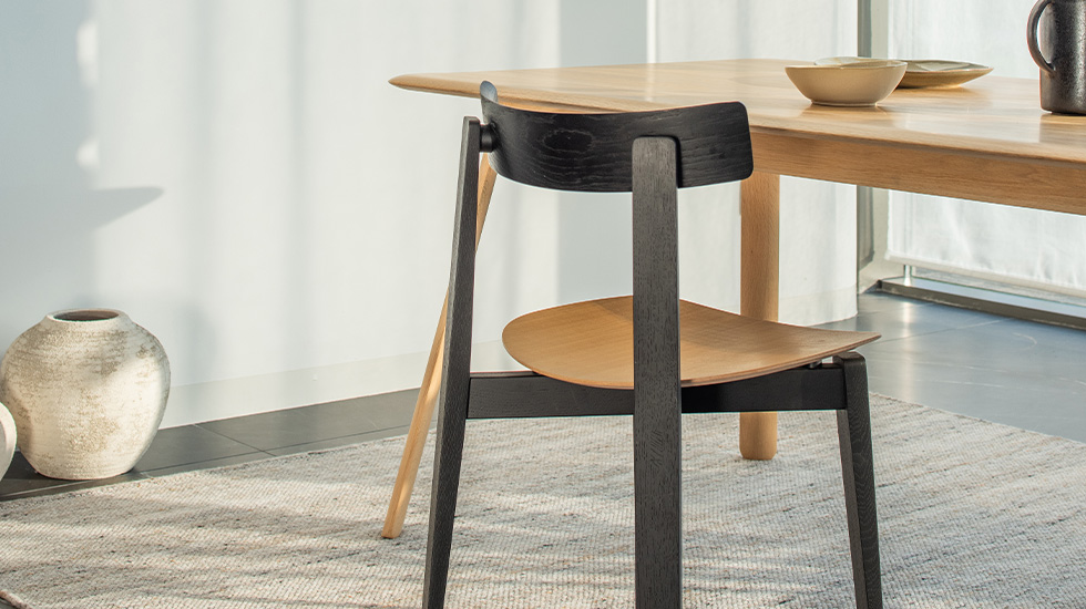 Chaises et tabourets en bois massif Nora