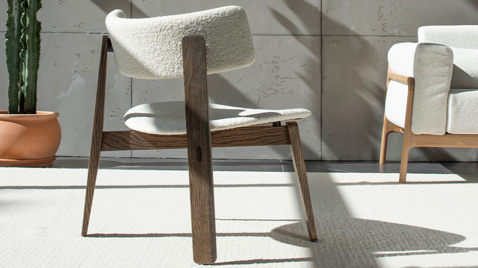 Chaises et tabourets en bois massif Nora