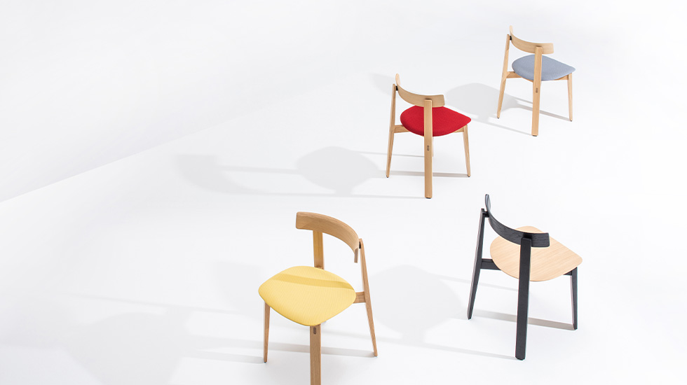 Chaises et tabourets en bois massif Nora