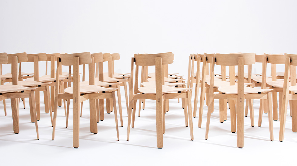 Chaises et tabourets en bois massif Nora