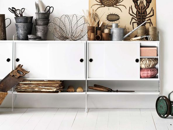 Meuble bas avec portes coulissantes String System