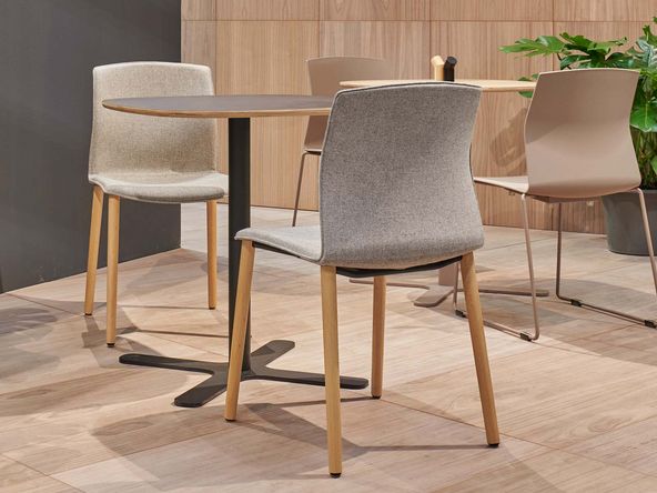 Lot de 2 chaises de réunion Kabi Wood tapissée