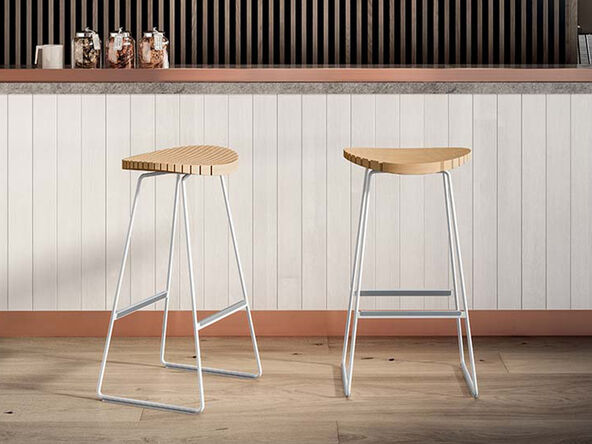 Tabouret en bois massif Lois