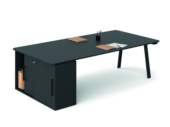 Table de travail Gradia Plus sur armoire coulissante