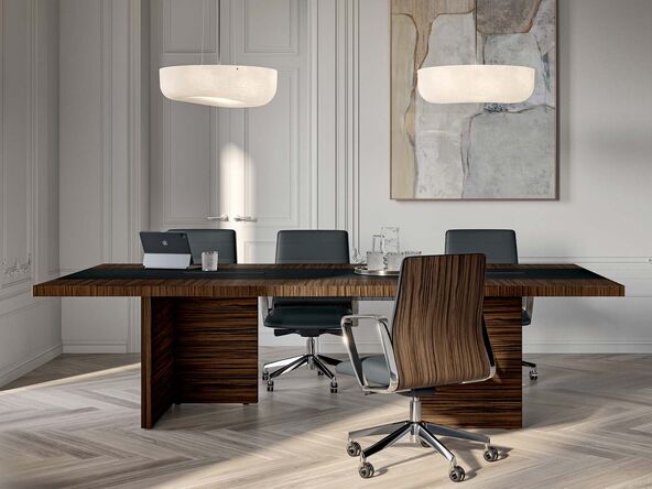 Table de réunion Mica en placage bois et inserts cuir 