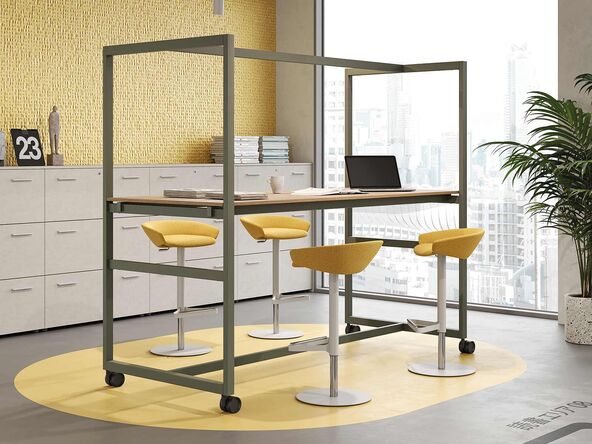Table haute Be1 sur roulettes avec structure haute