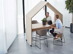 Table haute sur roulettes Hut Gem avec cloisons