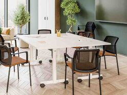 Table rabattable Evolve sur roulettes